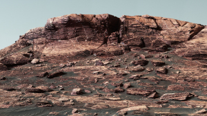 Parte del crinale marziano Vera Rubin: al centro del rilievo roccioso, una spaccatura verticale